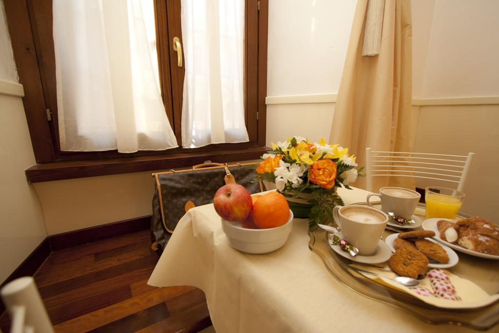 Bed & Breakfast Le Di Via Ottaviano - In Rome